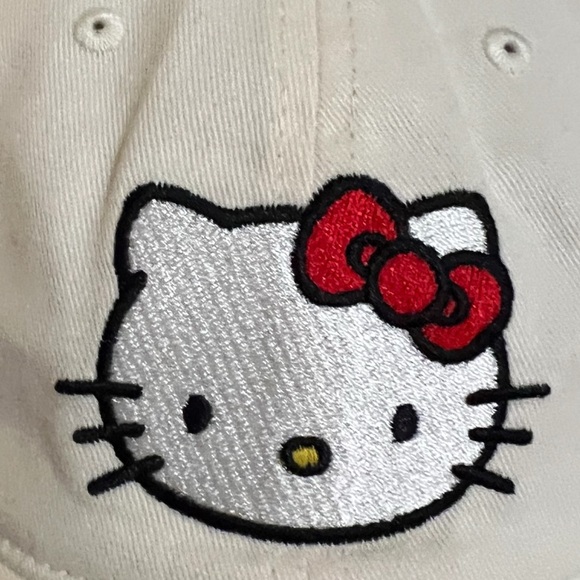 Hello Kitty Embroidered Character Head Art Adult White Baseball Cap NWT - Picture 4 of 7